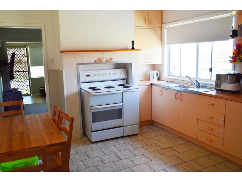 111 Farmborough Rd, Farmborough Heights NSW 2526