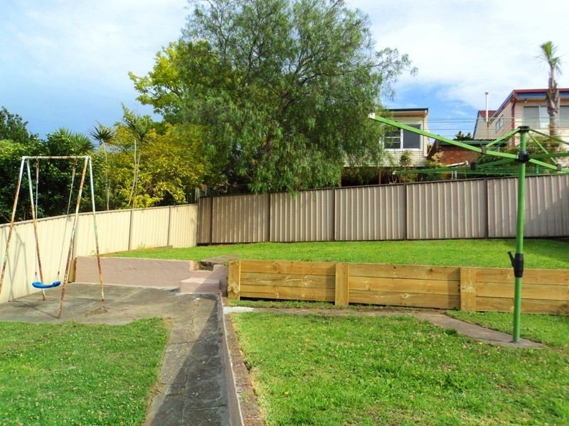 218 Gladstone Avenue, Mount Saint Thomas NSW 2500