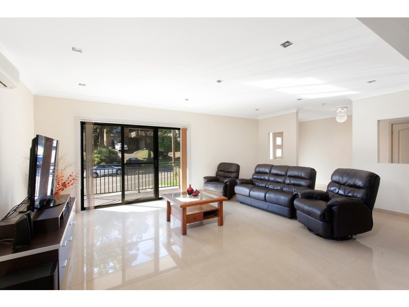 201 Jacaranda Avenue, Figtree NSW 2525