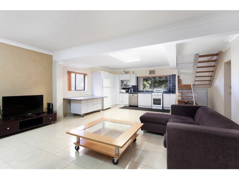 201 Jacaranda Avenue, Figtree NSW 2525