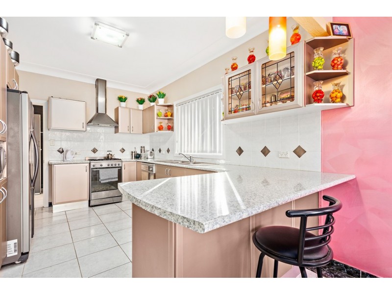 55 Stanleigh Crescent, West Wollongong NSW 2500