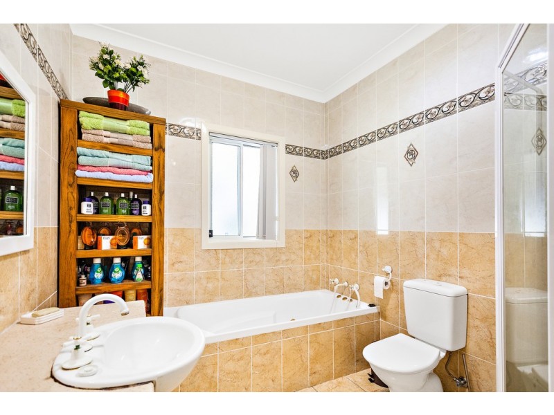 55 Stanleigh Crescent, West Wollongong NSW 2500