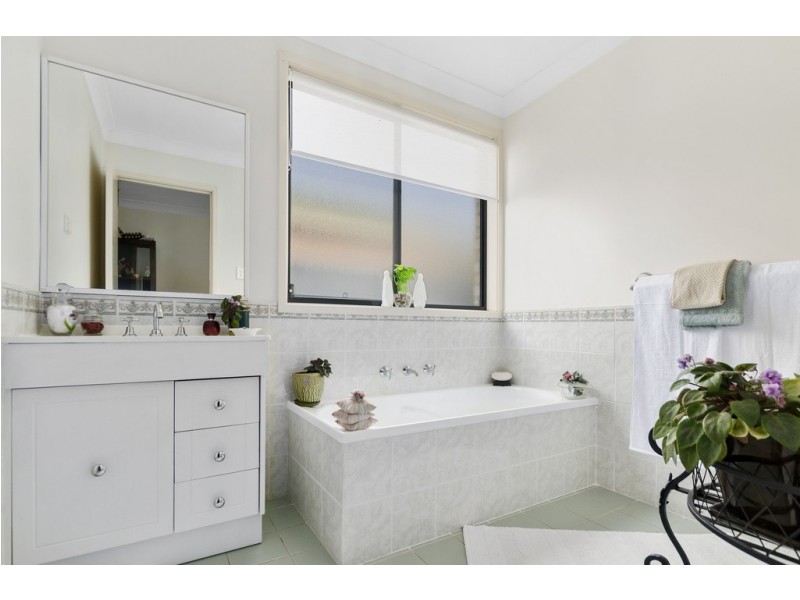 21 Fleet Crescent, Albion Park NSW 2527