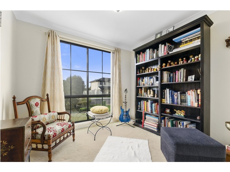 21 Fleet Crescent, Albion Park NSW 2527