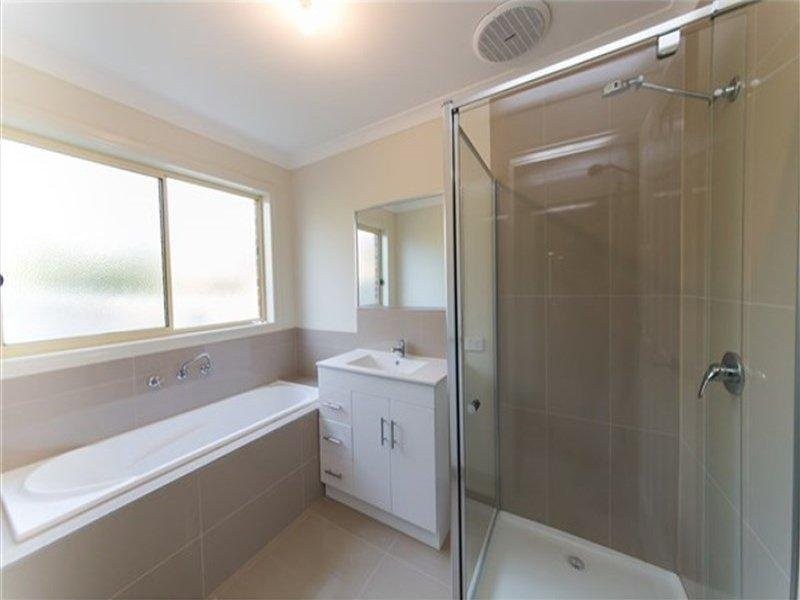 1/5 Lima Place, Pakenham VIC 3810