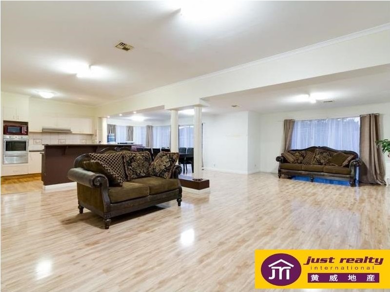 16 Bounty Way, Berwick VIC 3806