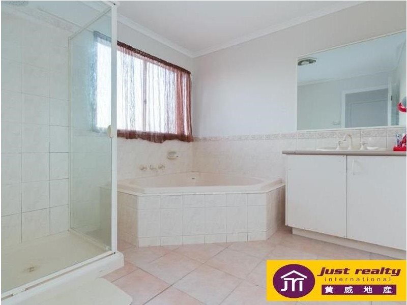 16 Bounty Way, Berwick VIC 3806