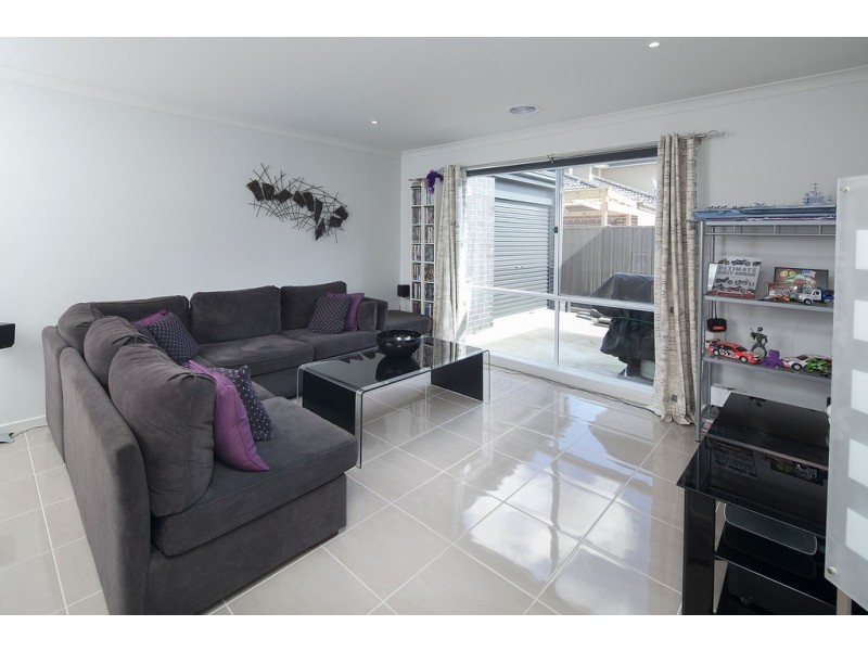28 Minerva Avenue, Cranbourne West VIC 3977