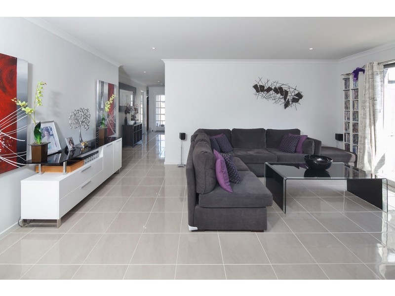 28 Minerva Avenue, Cranbourne West VIC 3977
