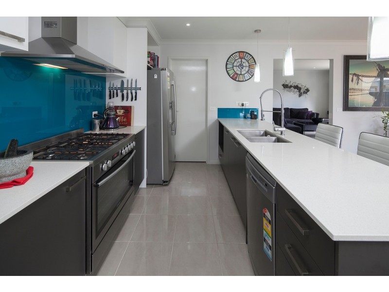 28 Minerva Avenue, Cranbourne West VIC 3977