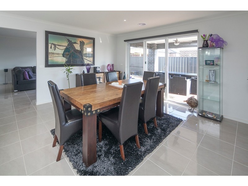 28 Minerva Avenue, Cranbourne West VIC 3977
