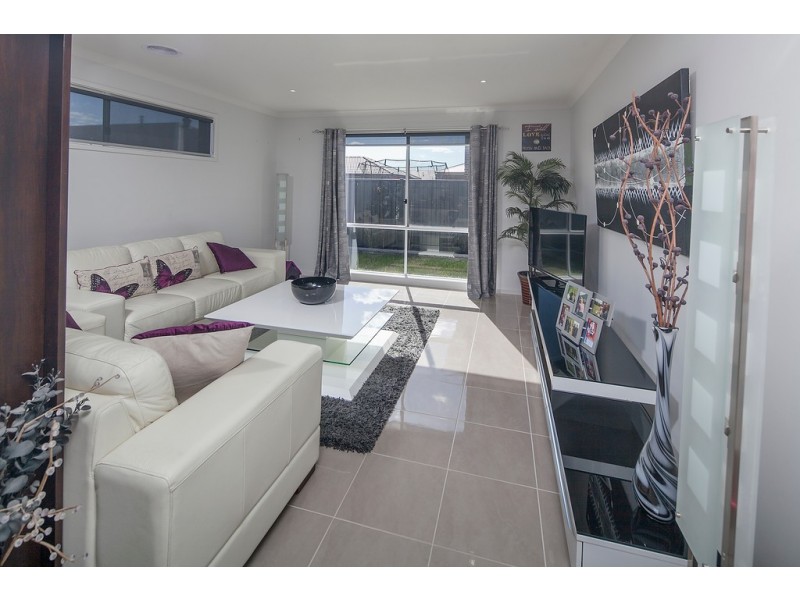 28 Minerva Avenue, Cranbourne West VIC 3977