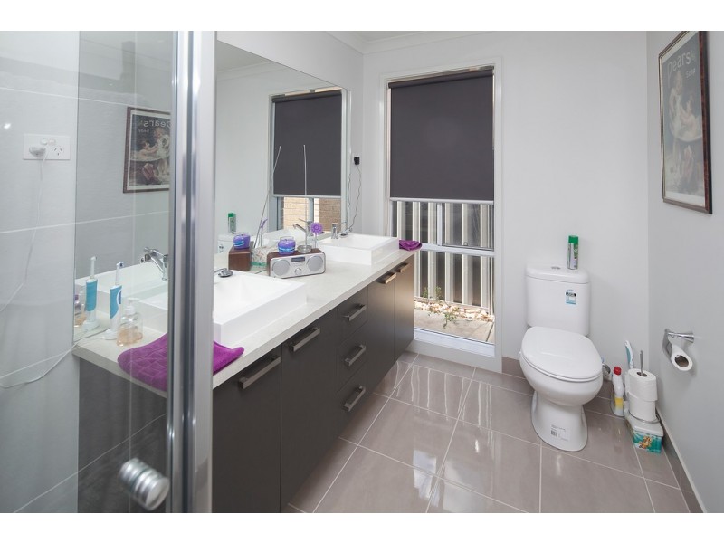 28 Minerva Avenue, Cranbourne West VIC 3977