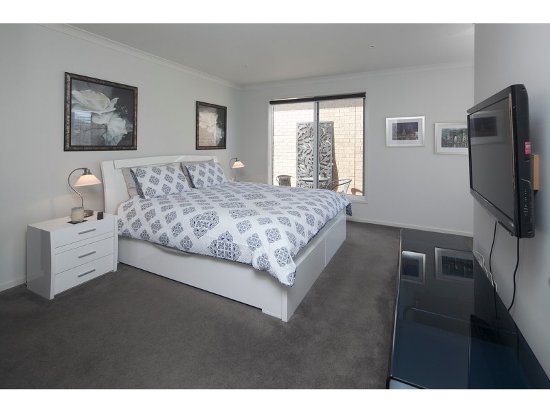 28 Minerva Avenue, Cranbourne West VIC 3977