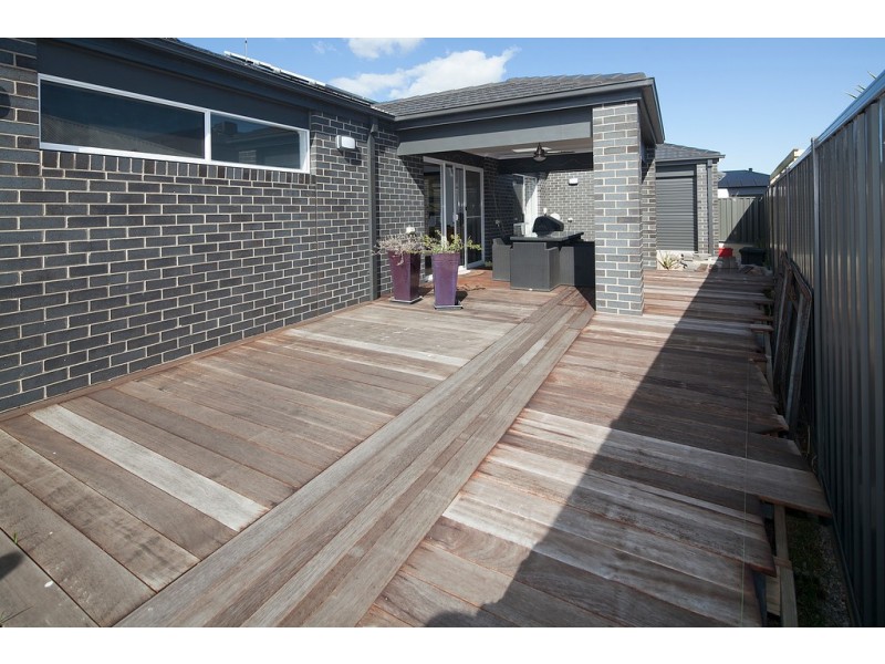 28 Minerva Avenue, Cranbourne West VIC 3977
