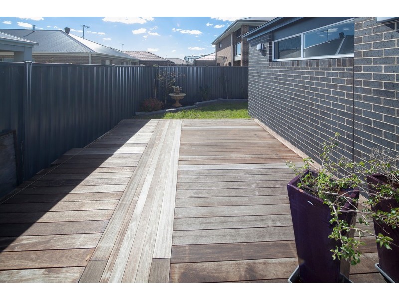 28 Minerva Avenue, Cranbourne West VIC 3977