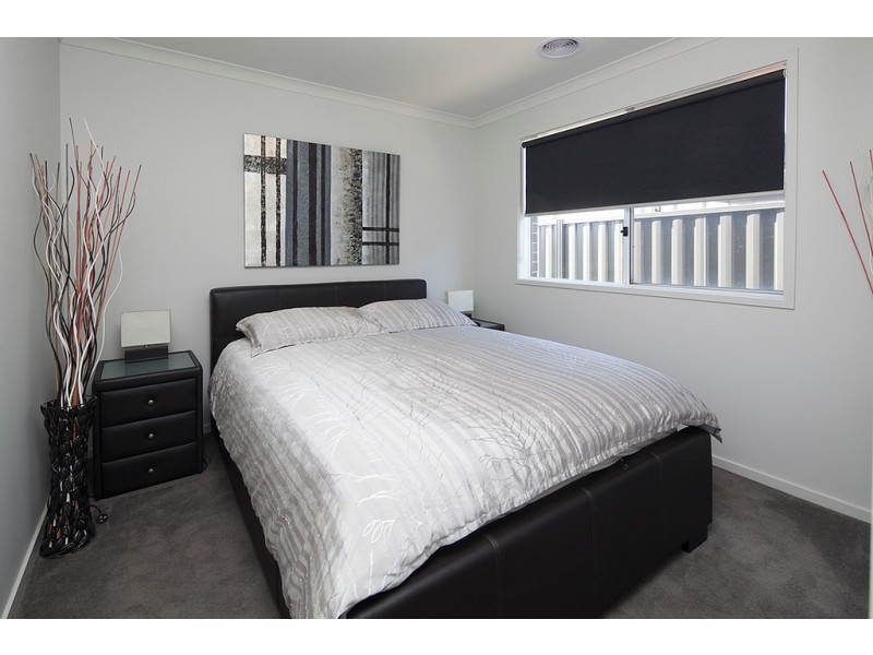 28 Minerva Avenue, Cranbourne West VIC 3977