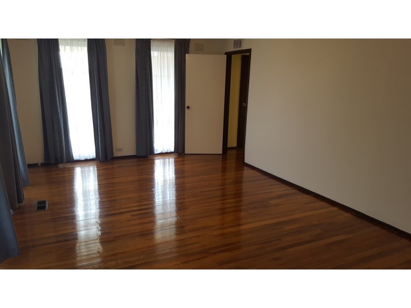 3 Ravenhill Crescent, Endeavour Hills VIC 3802