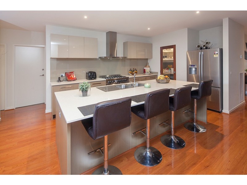 5 Prescott Drive, Cranbourne North VIC 3977