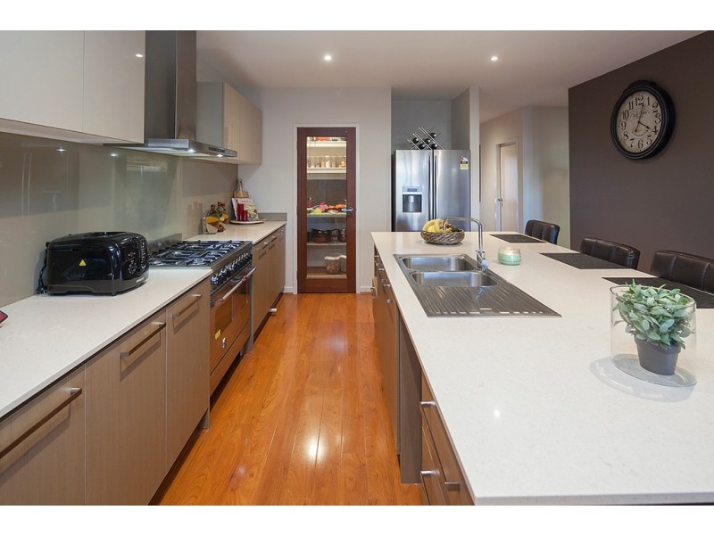 5 Prescott Drive, Cranbourne North VIC 3977