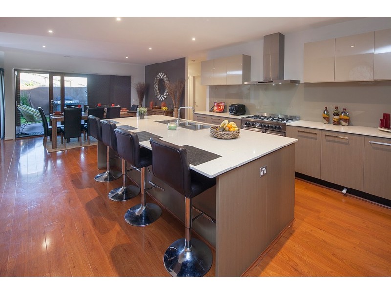 5 Prescott Drive, Cranbourne North VIC 3977