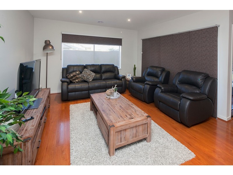 5 Prescott Drive, Cranbourne North VIC 3977