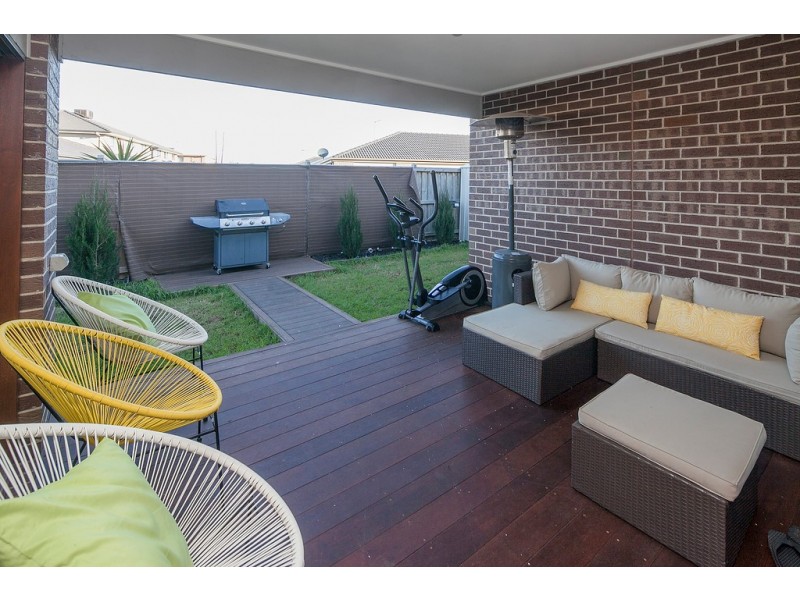 5 Prescott Drive, Cranbourne North VIC 3977