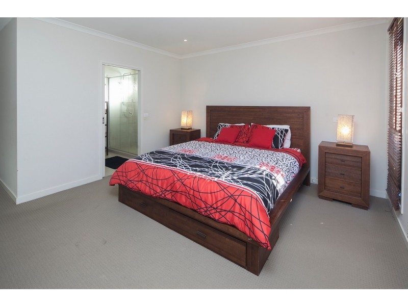 5 Prescott Drive, Cranbourne North VIC 3977