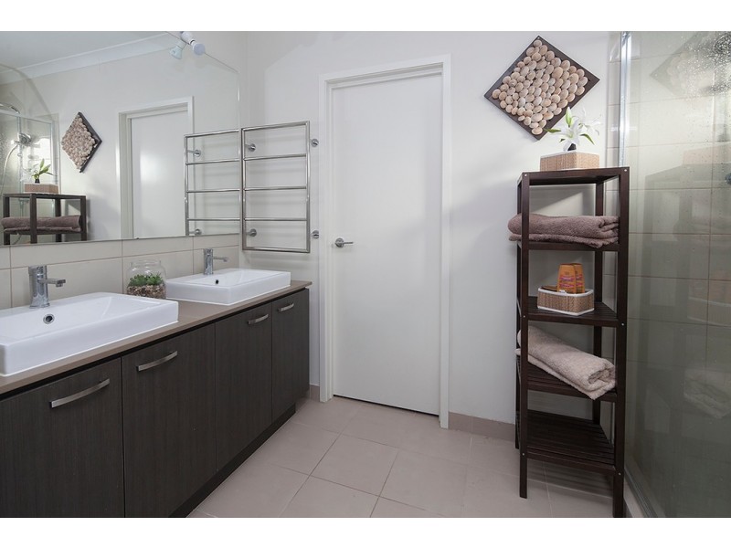 5 Prescott Drive, Cranbourne North VIC 3977