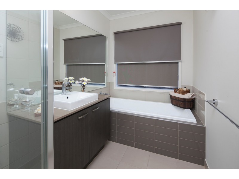 5 Prescott Drive, Cranbourne North VIC 3977