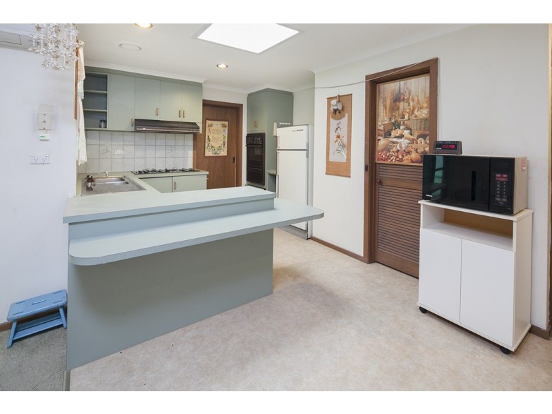 8 Rhonda Close, Endeavour Hills VIC 3802