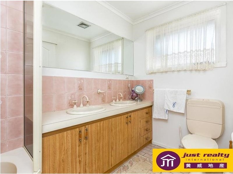 24 Sienna Crescent, Endeavour Hills VIC 3802