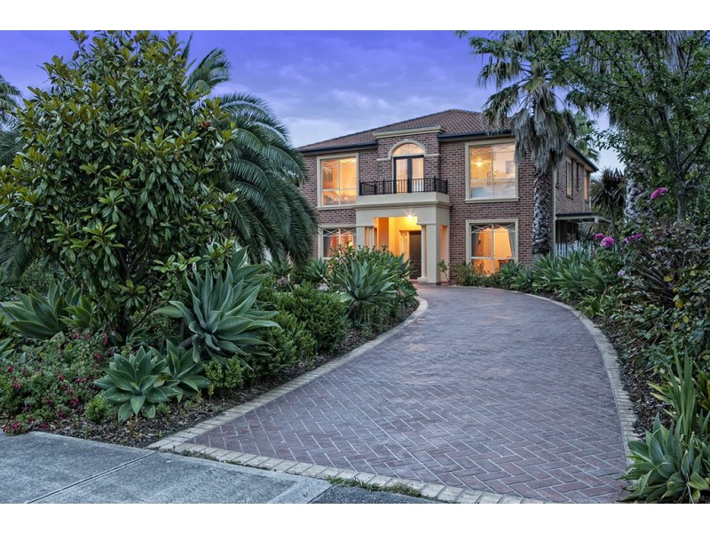 52 Crawley Road, Narre Warren North VIC 3804