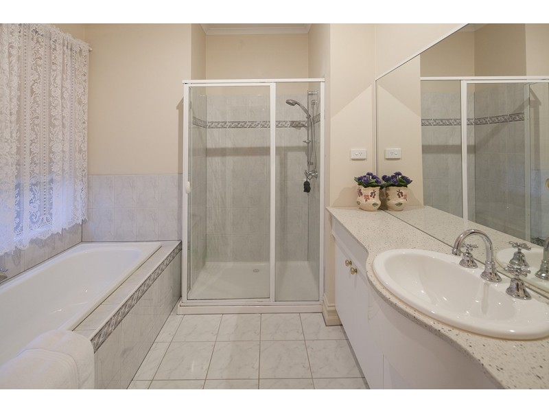 52 Crawley Road, Narre Warren North VIC 3804