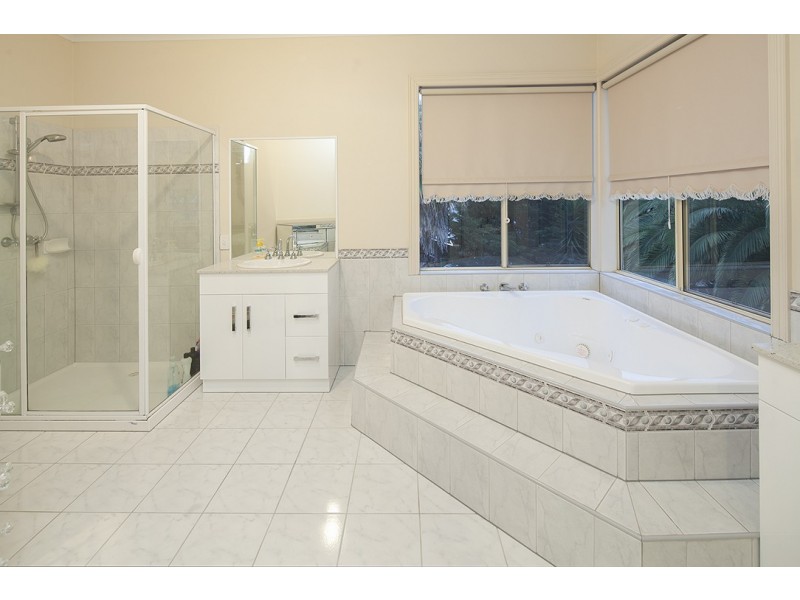 52 Crawley Road, Narre Warren North VIC 3804