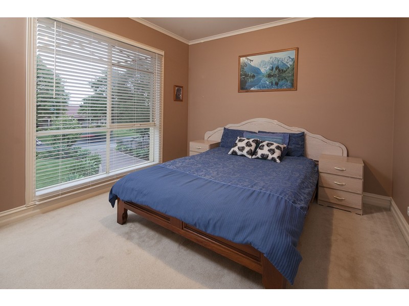 52 Crawley Road, Narre Warren North VIC 3804