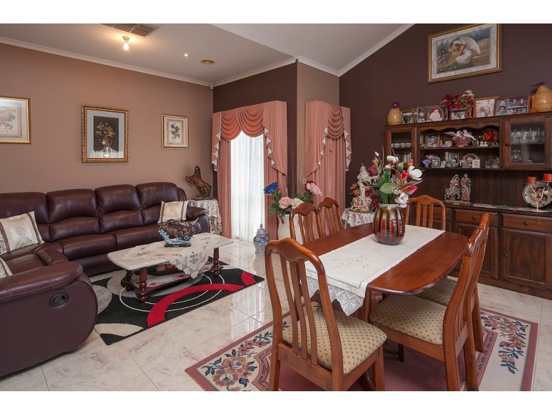 13 Frangipani Close, Endeavour Hills VIC 3802