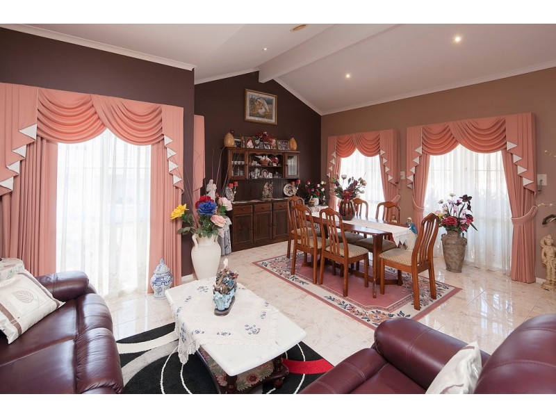 13 Frangipani Close, Endeavour Hills VIC 3802