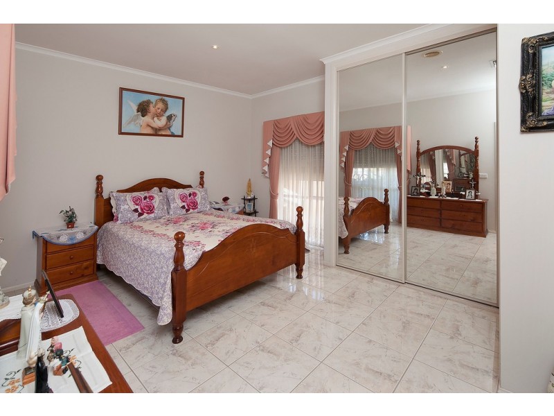 13 Frangipani Close, Endeavour Hills VIC 3802