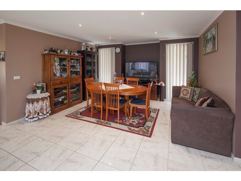 13 Frangipani Close, Endeavour Hills VIC 3802