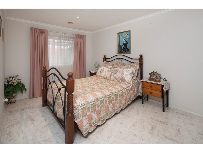 13 Frangipani Close, Endeavour Hills VIC 3802