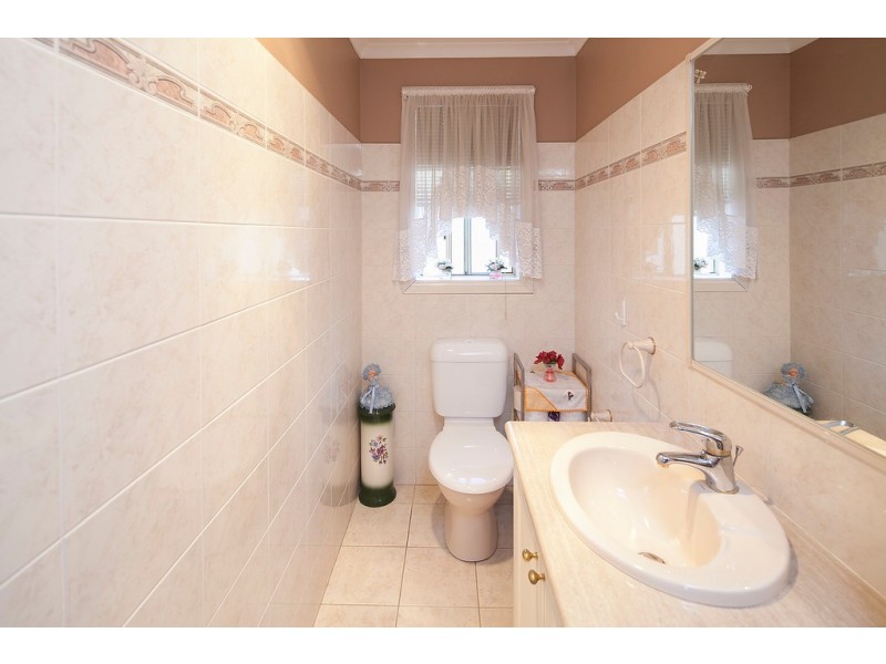 13 Frangipani Close, Endeavour Hills VIC 3802