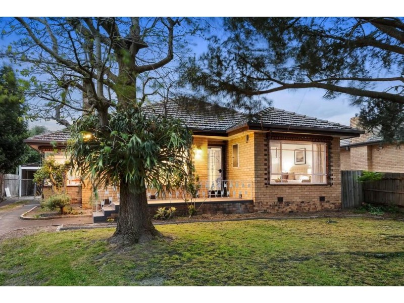 13 Torquay Avenue, Chadstone VIC 3148