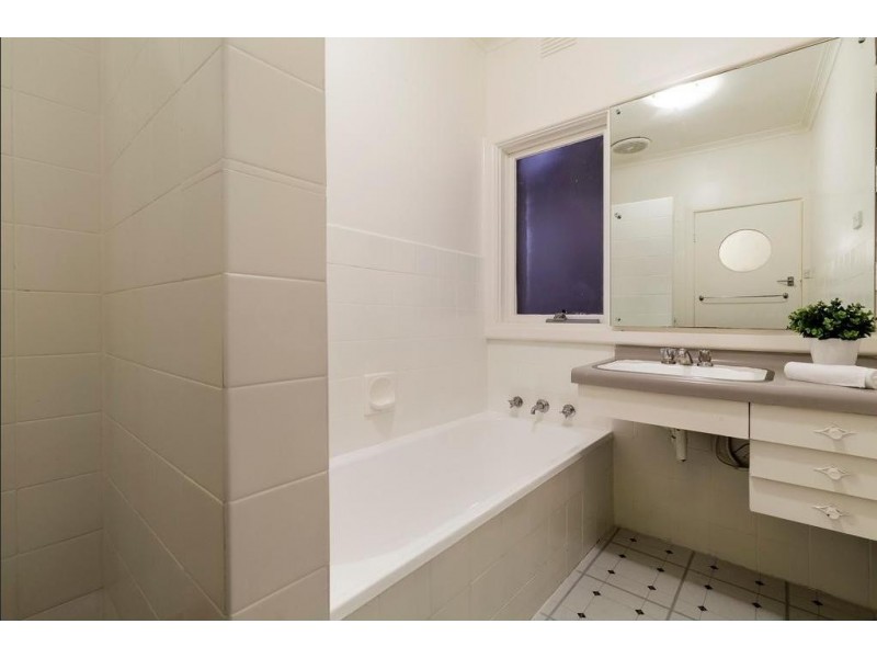 13 Torquay Avenue, Chadstone VIC 3148