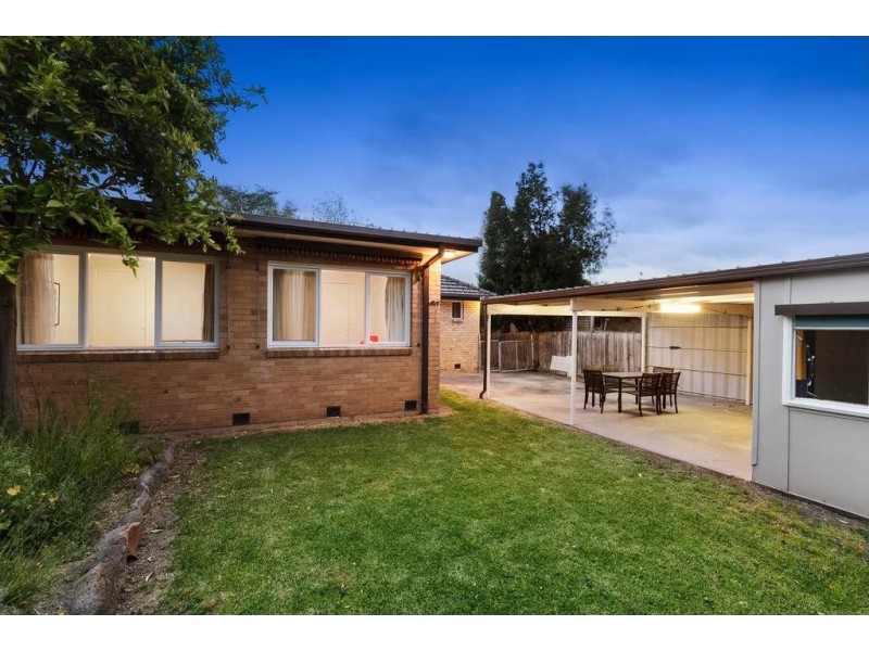 13 Torquay Avenue, Chadstone VIC 3148