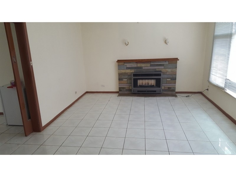 8 Renfree St, Dandenong VIC 3175
