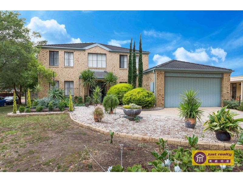 35 Banyalla Drive, Cranbourne West VIC 3977