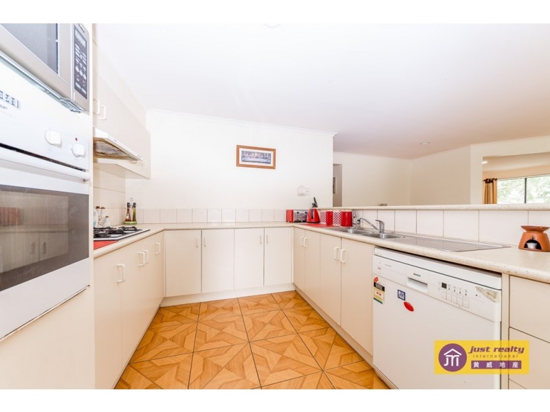 35 Banyalla Drive, Cranbourne West VIC 3977