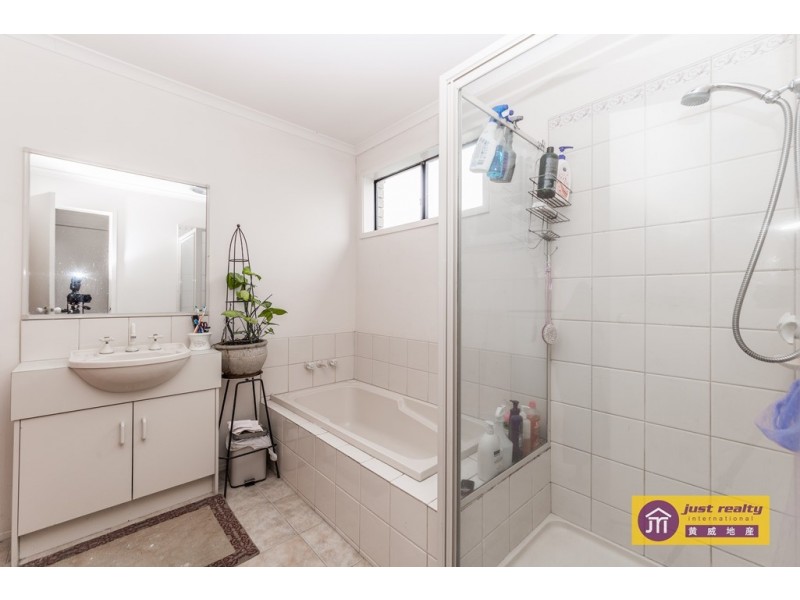 35 Banyalla Drive, Cranbourne West VIC 3977