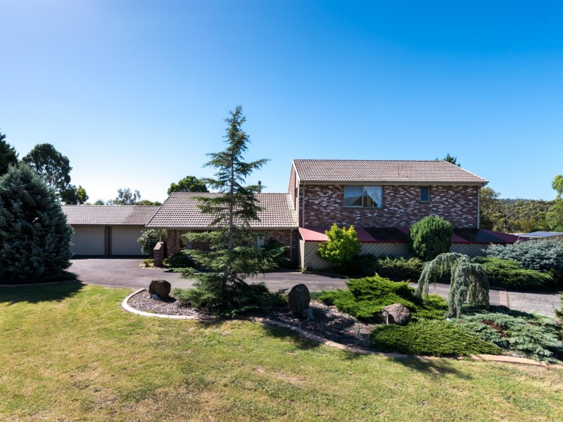 64-70 Kennington Park Drive, Endeavour Hills VIC 3802